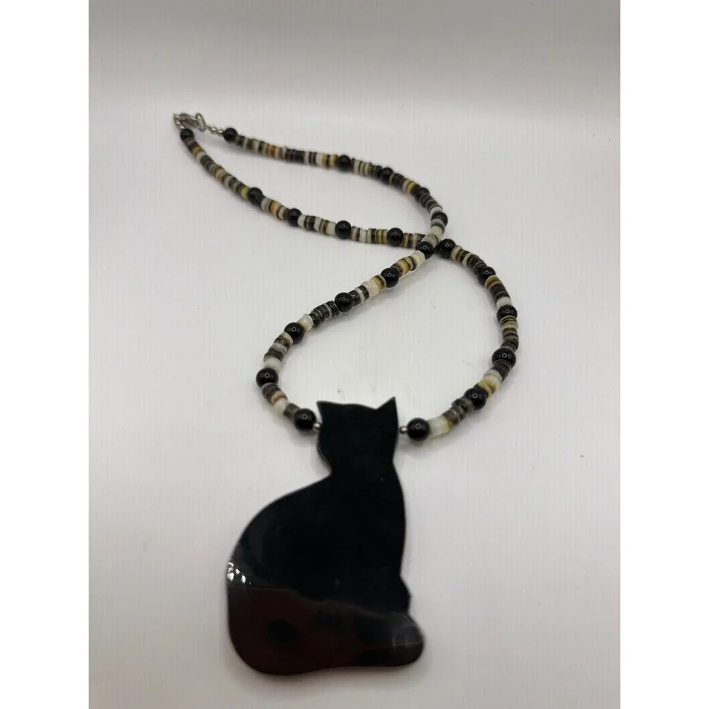Lee Sands Cat Pendant Necklace Iridescent Mother of Pearl Shell‎ Beaded Artisan
